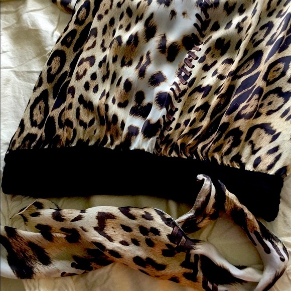 🎉HP🎉Roberto Cavalli  Silk Blouse 💋size 44 - Picture 5 of 8